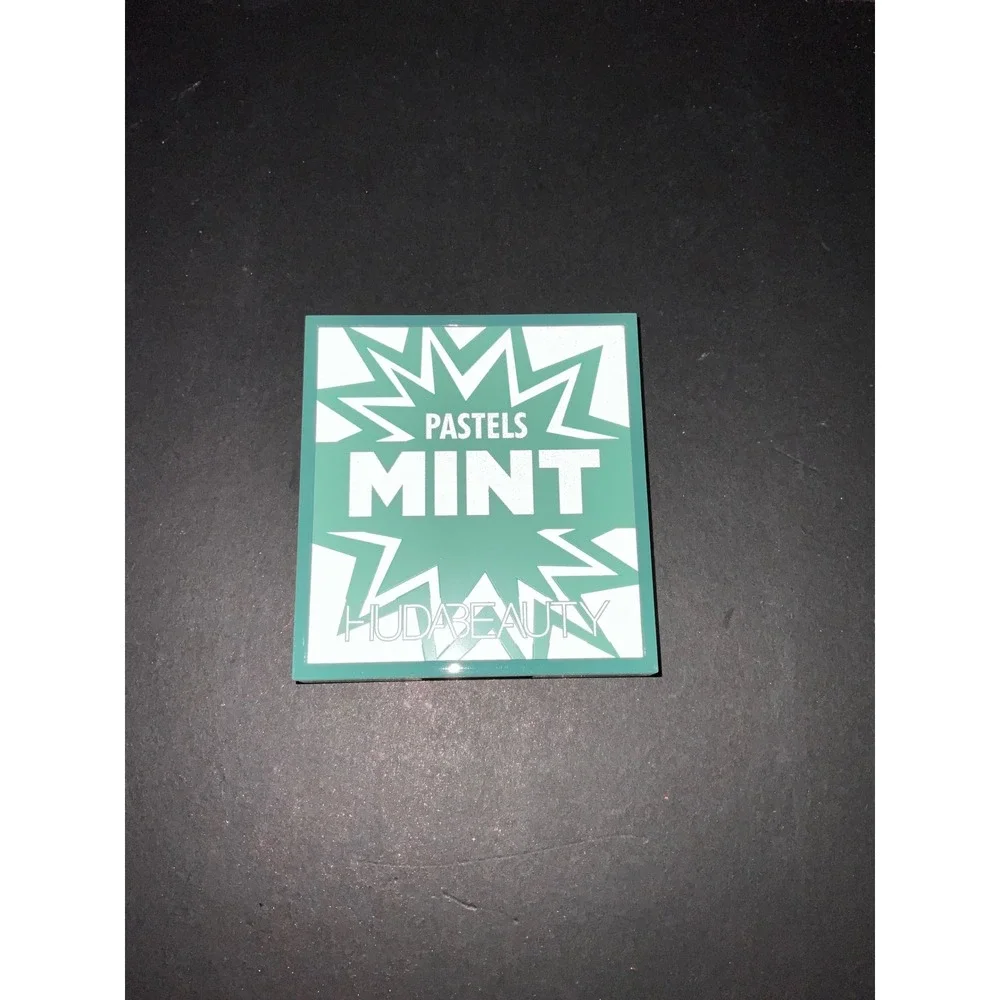 Huda Beauty Eyeshadow Palette Pastels Mint 9 pan Metallic Shimmer Swirl eye face